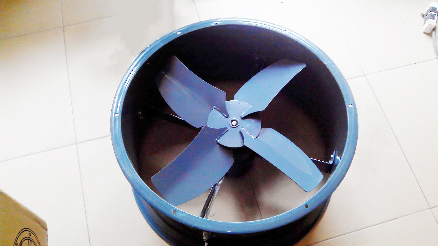 quat_hut_thong_gio_cong_nghiep_khung_tron_deton_tadv60-4_1